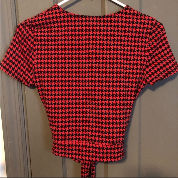 A red and black checkered crop top - Picture 6 of 8